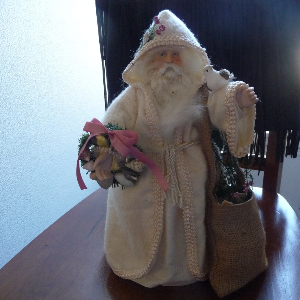 Santa with Seashell Wreath